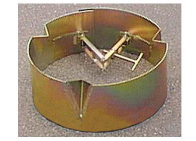 Speciális fém zsaluzat rugóacélból az aknagyűrűk alatti rések pontos kitöltéséhez. Háromtölcséres kialakítás az egyenletes habarcselosztásért. Tartós és gyors megoldás! Rendelj most!